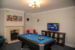 Spacious 5 bedroom home near city center